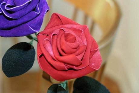 http://leathersupreme.com/leather/leather-roses-by-rose-2.jpg