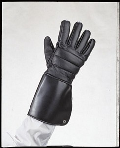 Gauntlet leather motorcycle gloves